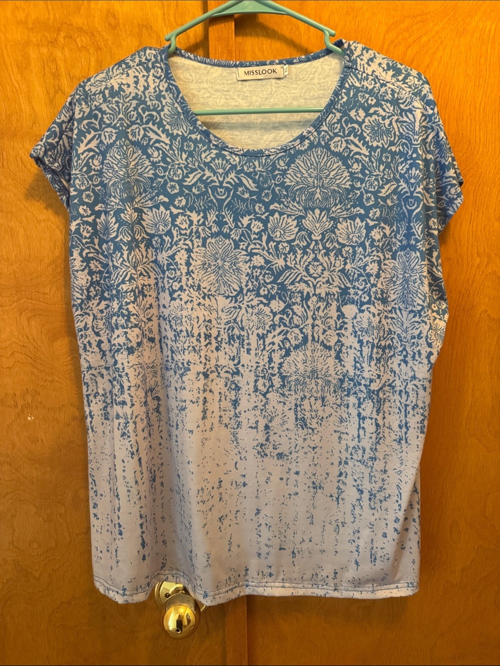 MISSLOOK Blue and White Floral Fade Short Sleeve Tee